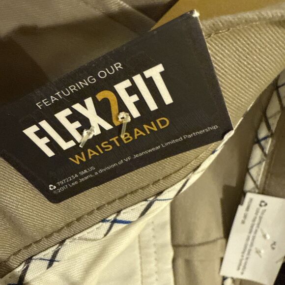 LEE Pants Mens 30x32 Chino Total Freedom Relaxed Fit Straight Khaki Stretch NWT - Picture 4 of 10